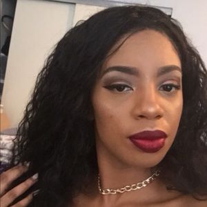 Meet your Posher, Loni